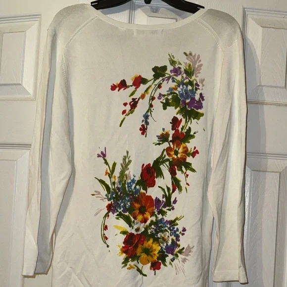 Vertigo Paris White Floral Long Sleeve Top - Picture 7 of 8